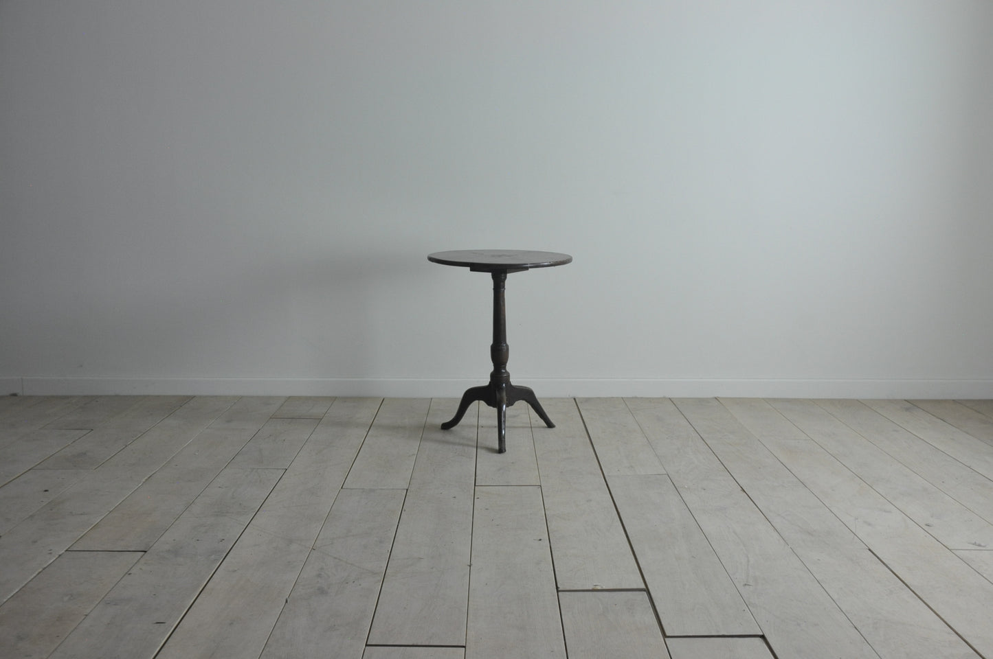 Oak tripod table