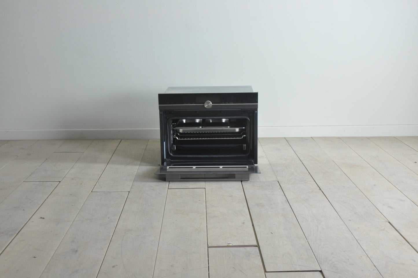 Siemens Studioline CS858GRB7B compact oven with steam