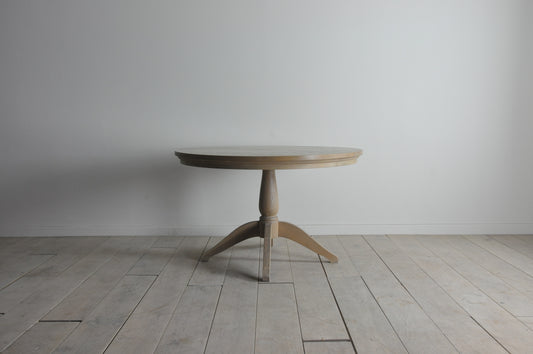 Neptune Henley 120 round 4-6 seater oak dining table