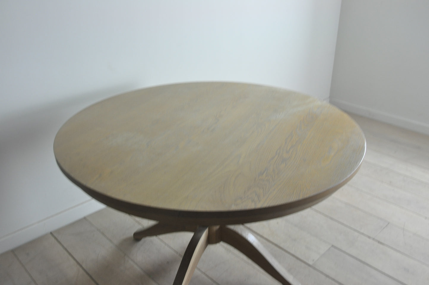 Neptune Henley 120 round 4-6 seater oak dining table
