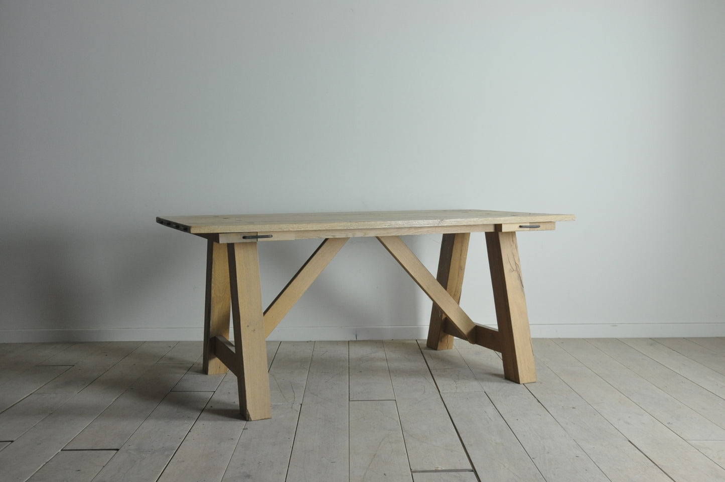 Razlog 6-8 seater rectangular natural light oak table