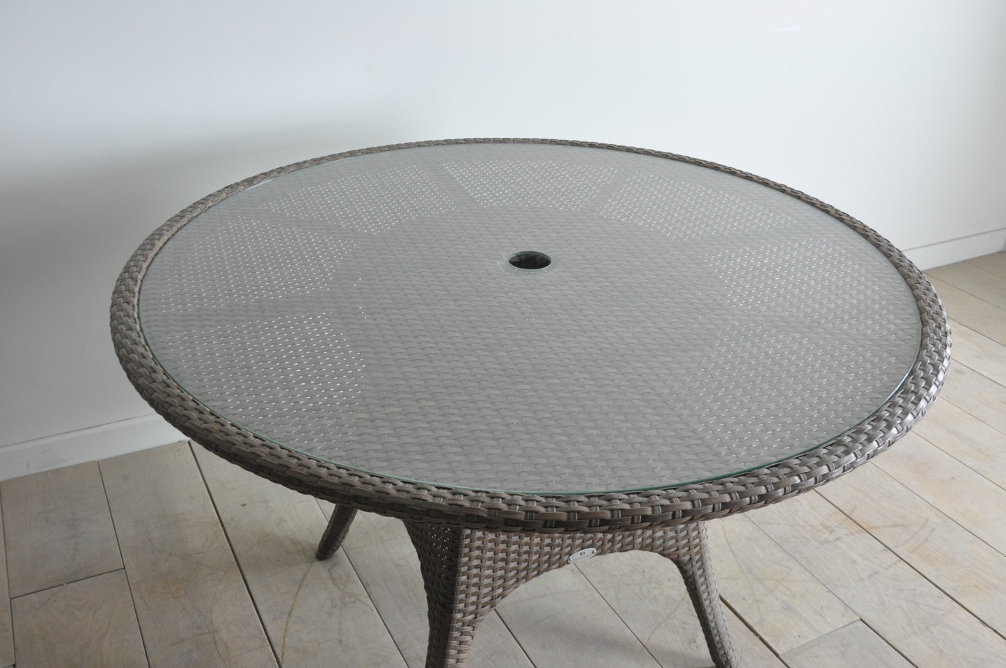 Gloster Sorrento 120cm 4-6 seater round woven table
