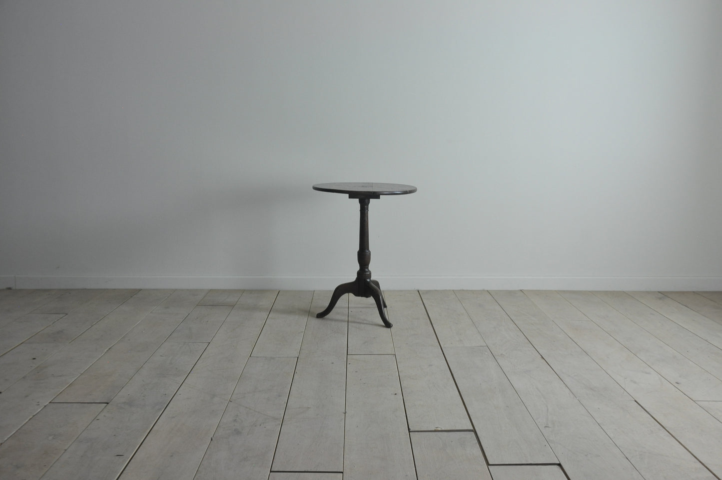 Oak tripod table