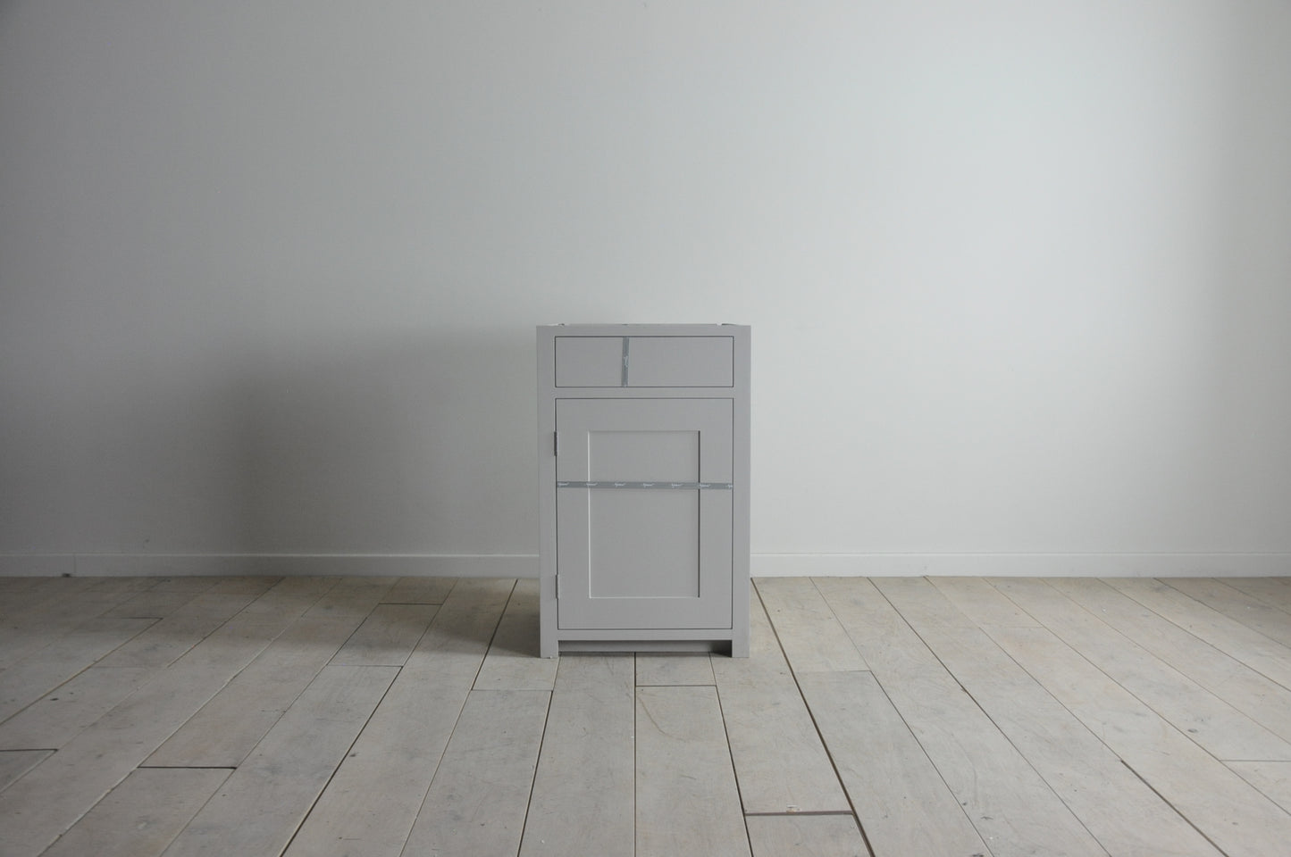 Neptune Suffolk 560 1 door 1 drawer base cabinet