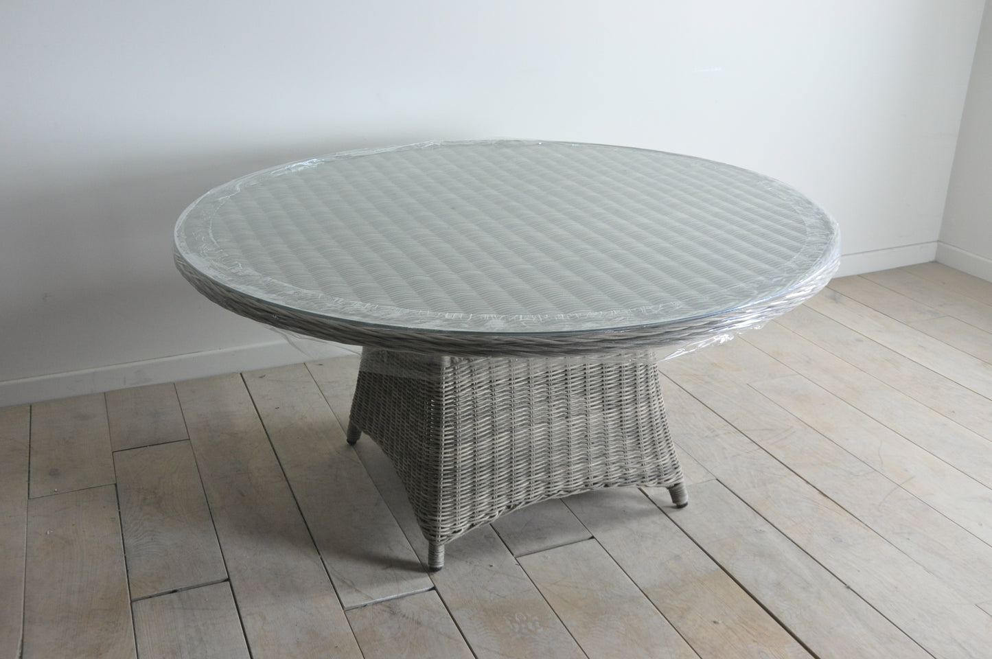 Neptune Pesaro 150 6-8 seater round woven table