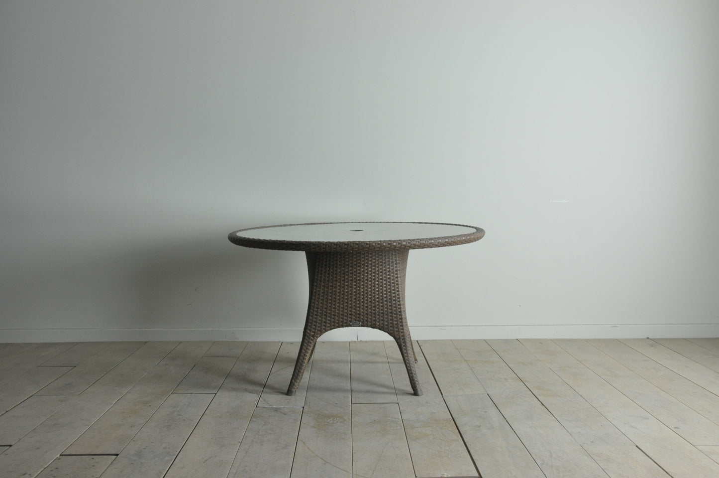 Gloster Sorrento 120cm 4-6 seater round woven table