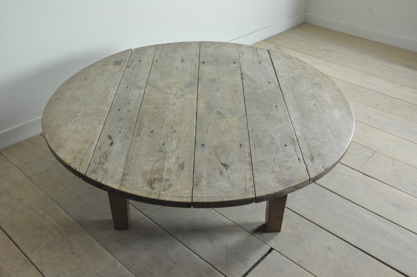 Old French round walnut coffee table