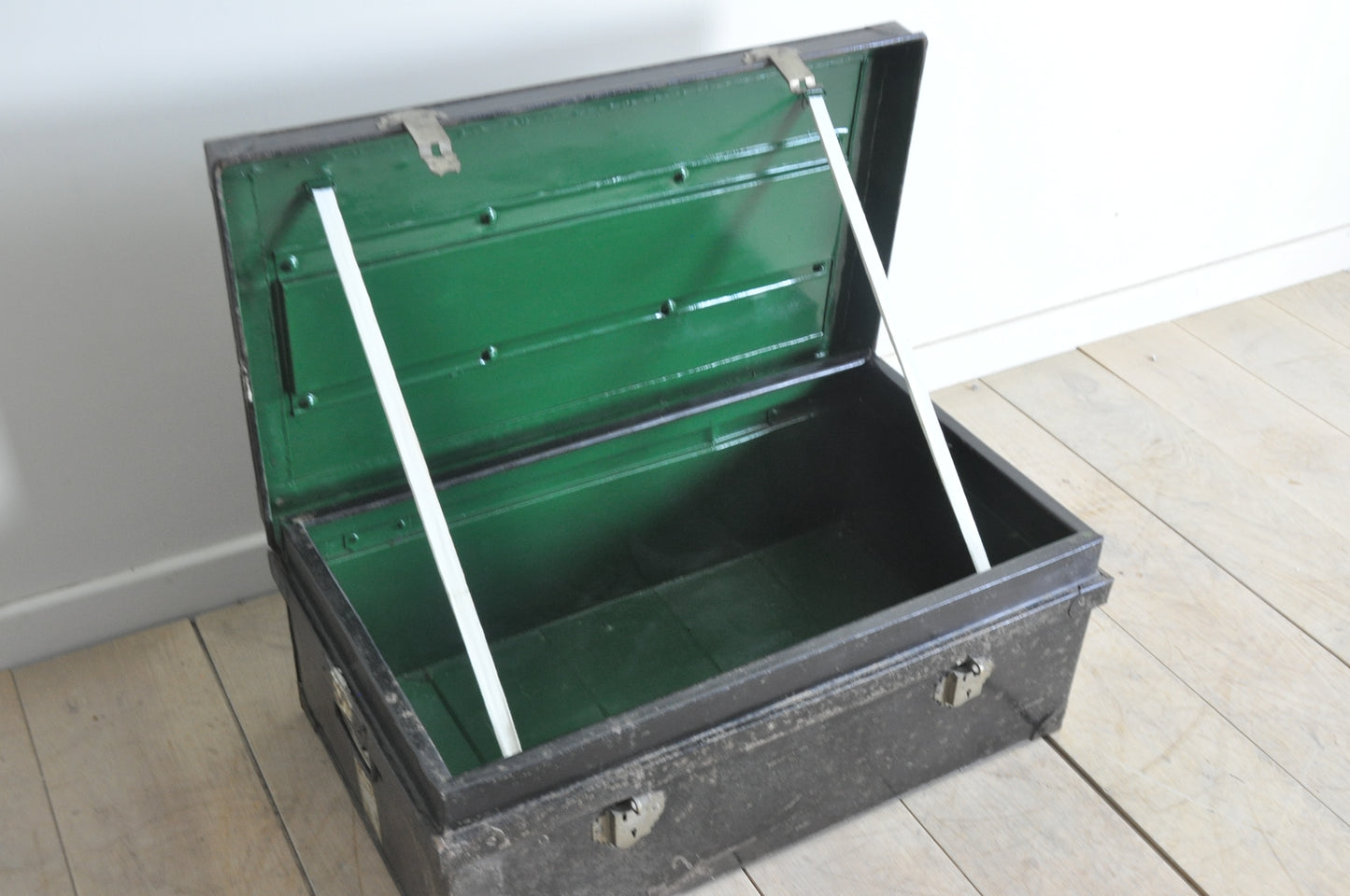 Old metal army trunk "A Lepper"